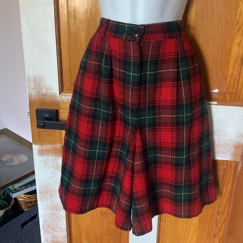 5/$20 - Vintage trouser shorts - Size 12 (runs small)